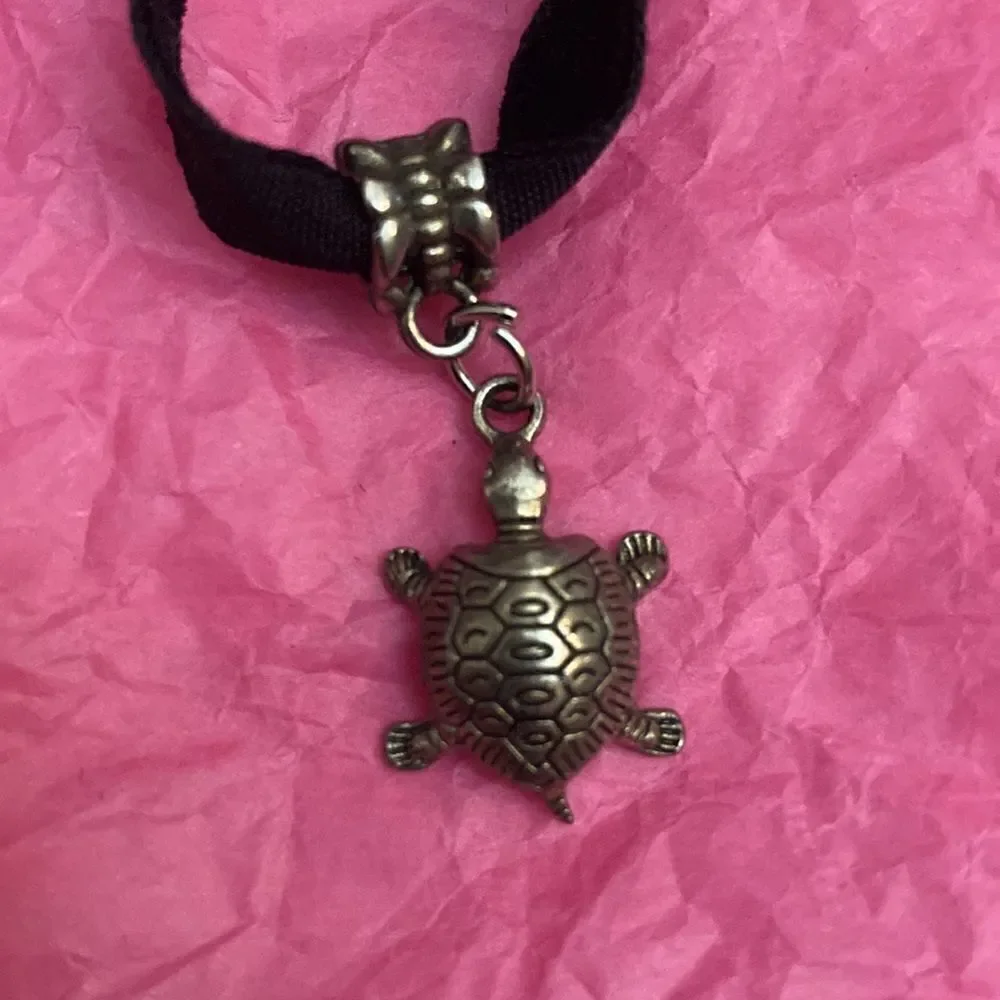 Tortoise choker necklace